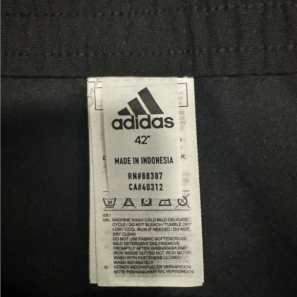Adidas Black Casual Shorts inseam 42in WITH POCKETS - Picture 3 of 4